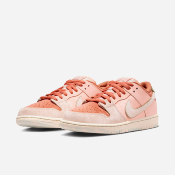 NIKE SB - DUNK LOW PRO PRM "TROCADERO GARDENS"  -  Amber Brown Guava Ice Crimson Tint Hemp